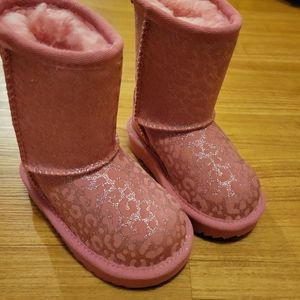 Kids pink uggs